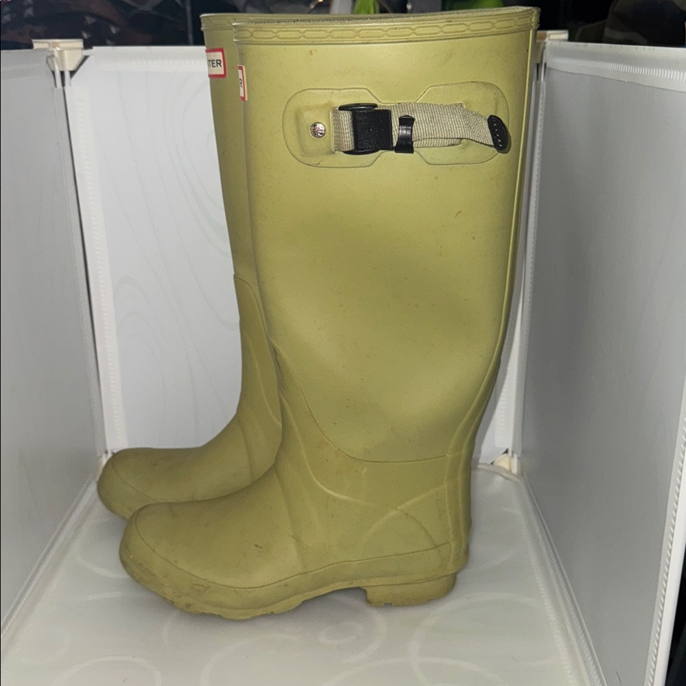 WOMEN’s hunter rain boots size US 5 F
Green - Picture 4 of 6
